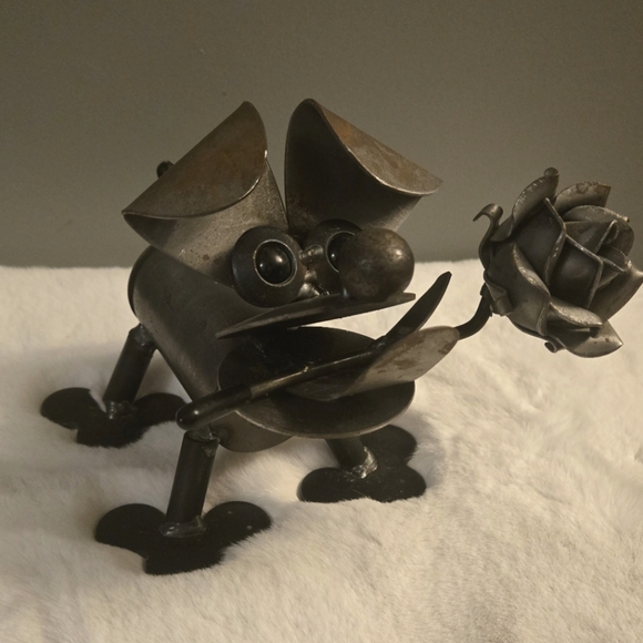 Metal Dog With Rose Ornament - Picture 2 of 9